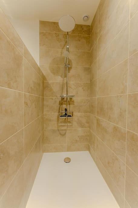 L'Echappee Chic Au Coeur De Valence Apartment วาลองซ์ ภายนอก รูปภาพ