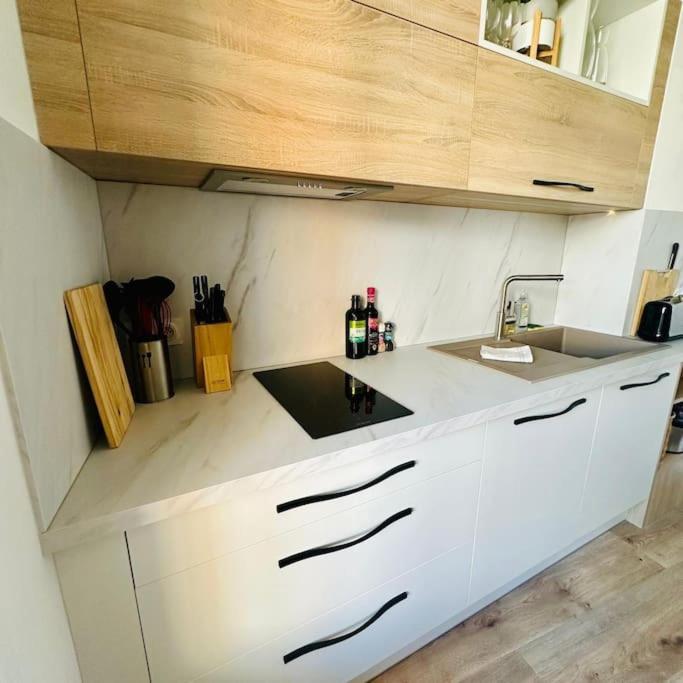 L'Echappee Chic Au Coeur De Valence Apartment วาลองซ์ ภายนอก รูปภาพ